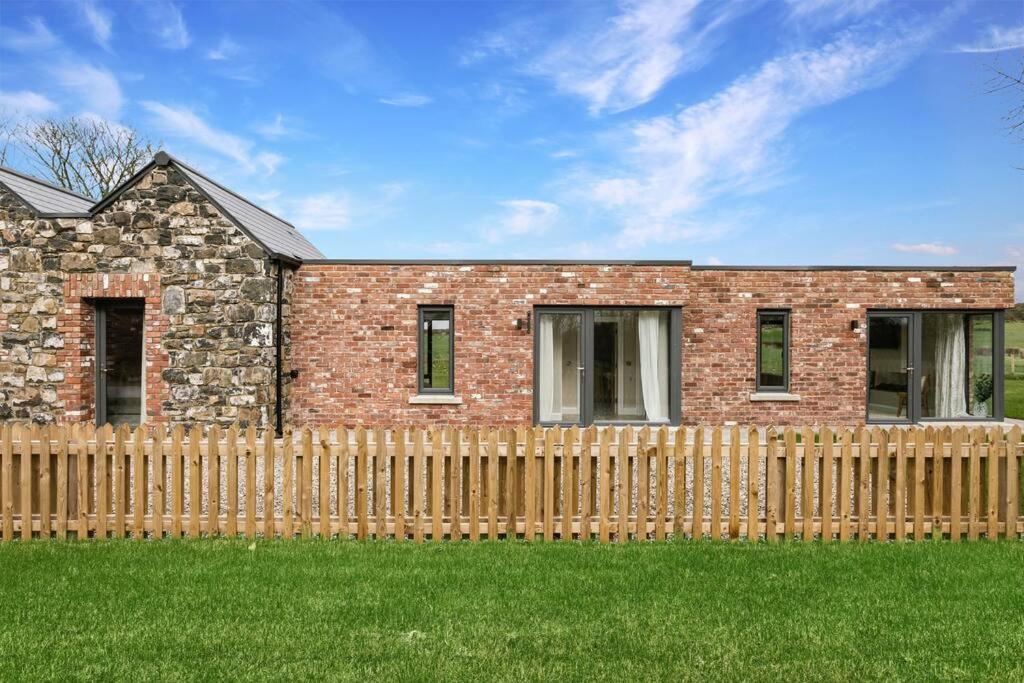The Byre At Corrstown Village Portrush Exteriör bild